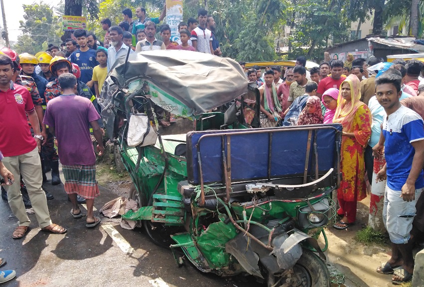 বরিশালে শিক্ষার্থীবাহী বাস ও টেম্পু মুখোমুখি সংঘর্ষে, নারীসহ নিহত ২